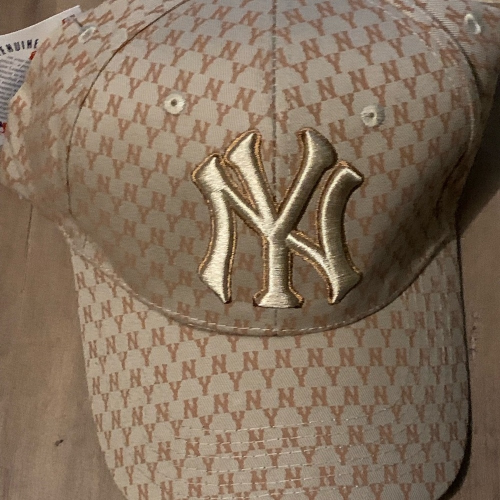 NY baseball cap